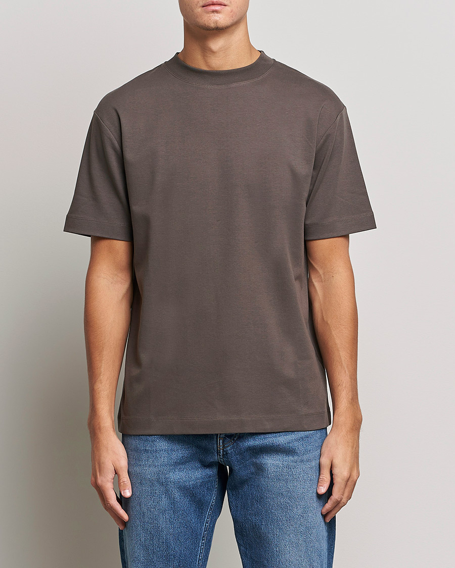 Uomini | T-shirt | Sunspel | Brushed Cotton Mock Neck Tee Dark Walnut