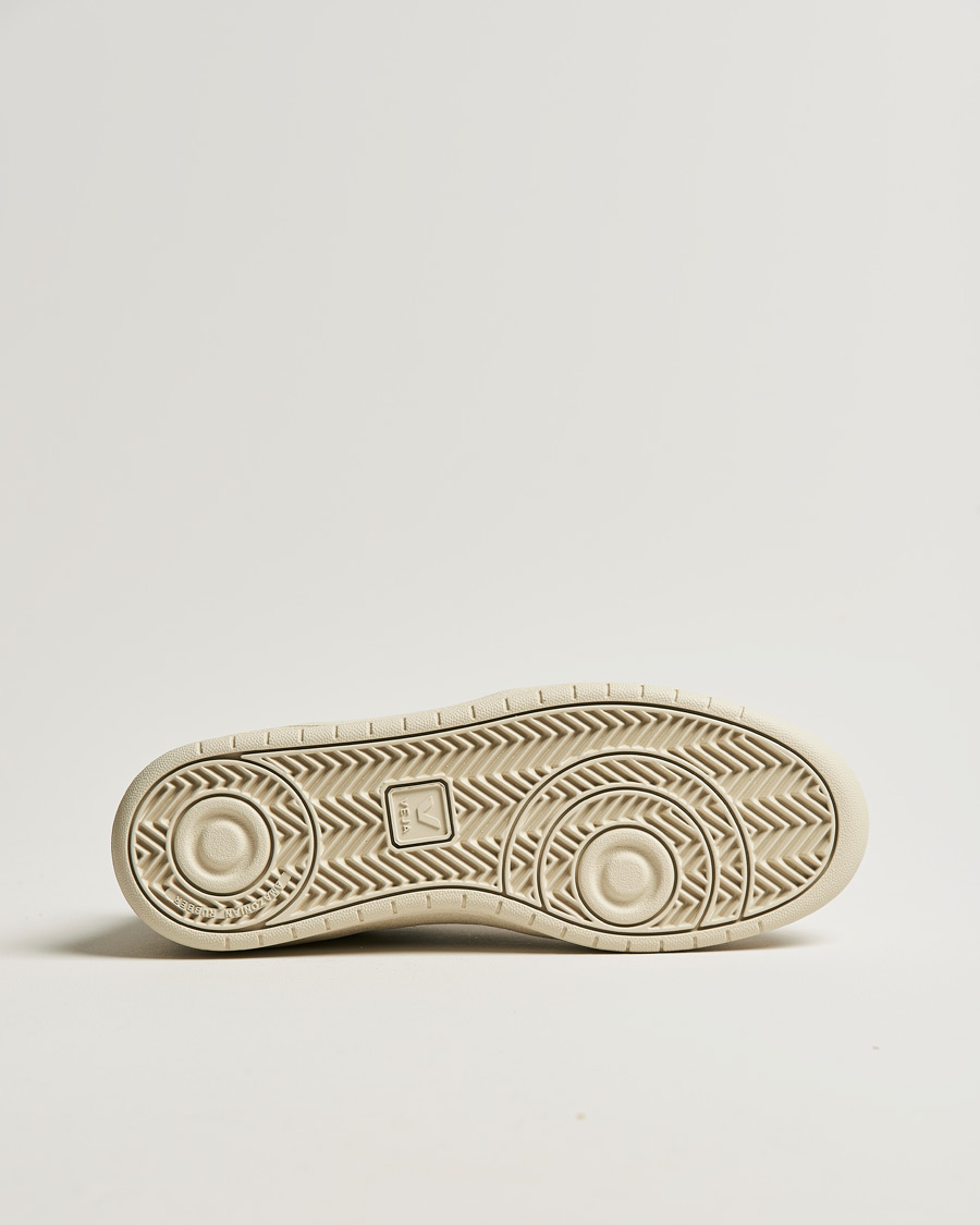 Uomini | Veja V-10 Flannel Leather Sneaker Snow/Black | Veja | V-10 Flannel Leather Sneaker Snow/Black