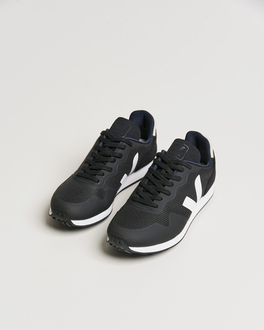 Uomini | Veja SDU Vegan Running Sneaker Black White | Veja | SDU Vegan Running Sneaker Black White