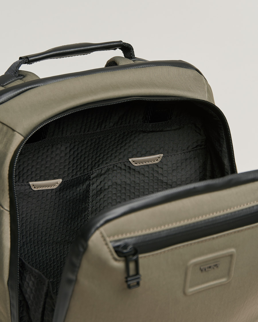 Uomini | TUMI Alpha Bravo Dynamic Backpack Sand | TUMI | Alpha Bravo Dynamic Backpack Sand