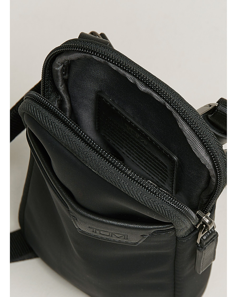 Uomini | TUMI Harrison Beech Small Crossbody Pouch Black | TUMI | Harrison Beech Small Crossbody Pouch Black