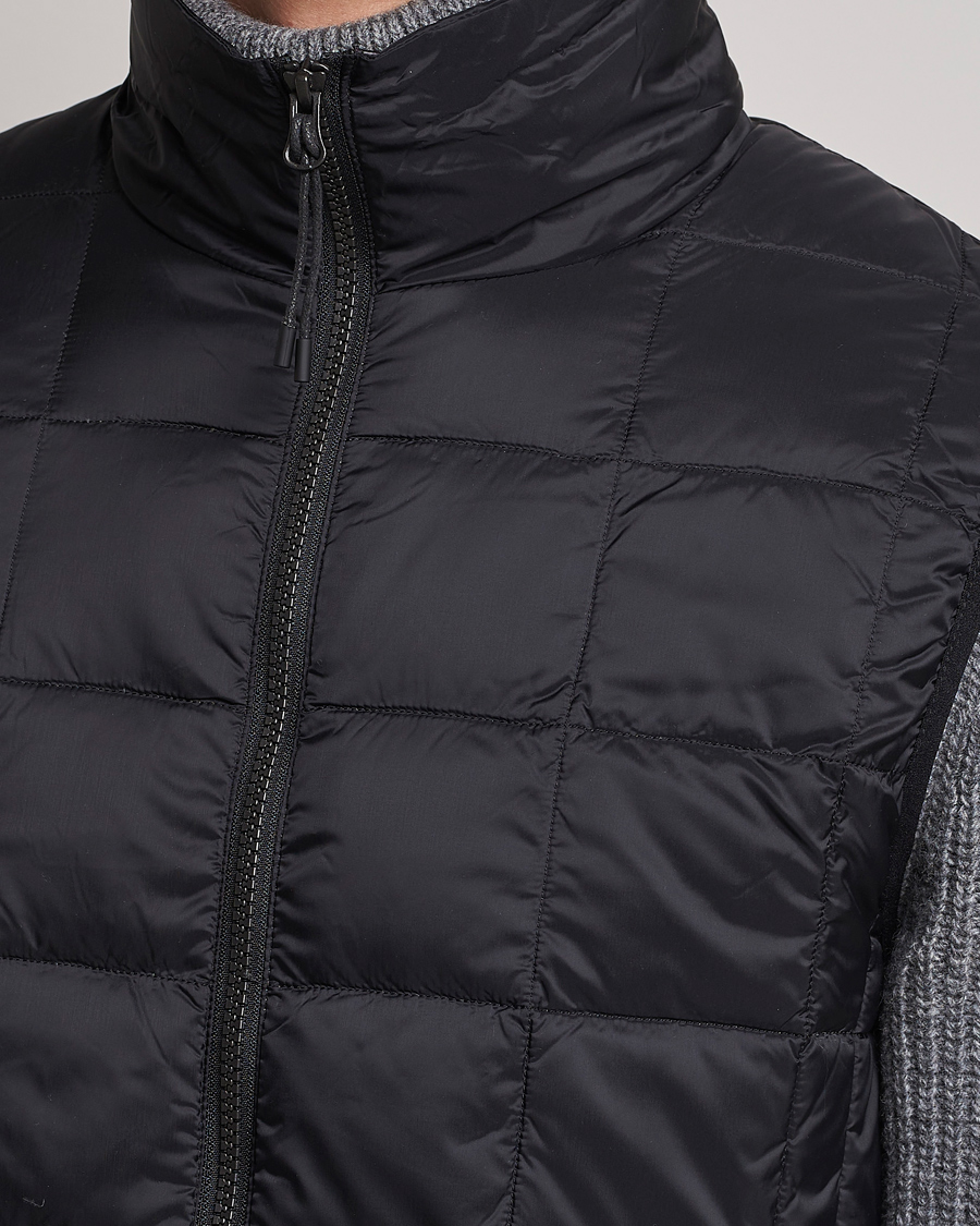 Uomini | Giacche | TAION | High Neck Full Zip Lightweight Down Vest Black