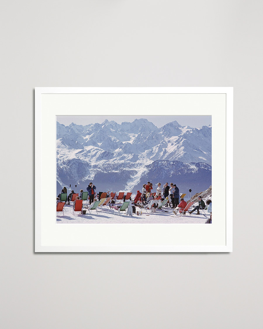 Uomini | Poster | Sonic Editions | Framed Slim Aarons Lounging in Verbier