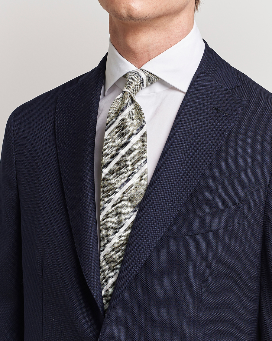 Uomini | Amanda Christensen Silk/Linen Striped 8cm Tie Olive | Amanda Christensen | Silk/Linen Striped 8cm Tie Olive