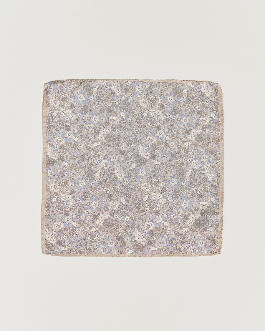 Uomini | Amanda Christensen Silk Oxford Printed Flower Pocket Square Yellow | Amanda Christensen | Silk Oxford Printed Flower Pocket Square Yellow