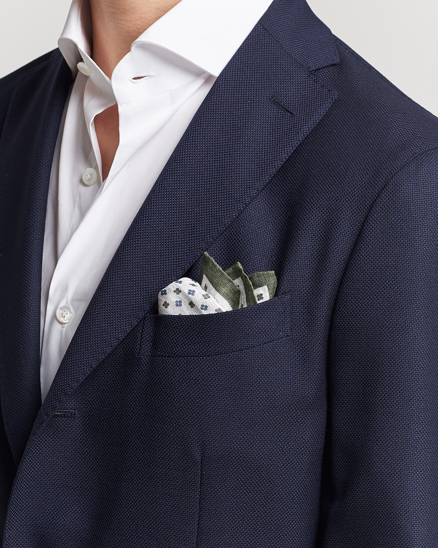 Uomini | Amanda Christensen Linen Paspoal Printed Flower Pocket Square White/Green | Amanda Christensen | Linen Paspoal Printed Flower Pocket Square White/Green