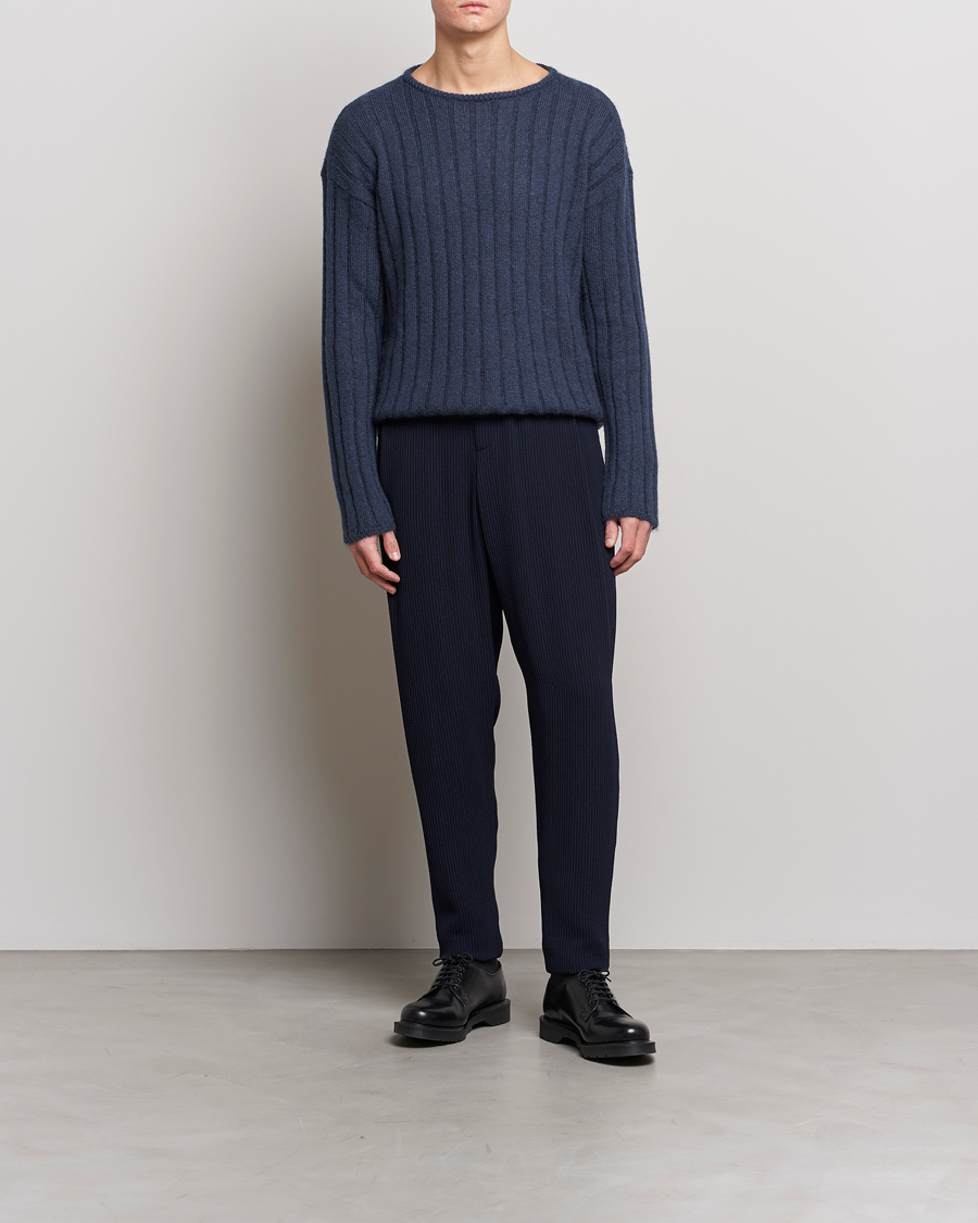Uomini | Pantaloni | Giorgio Armani | Pleated Seersucker Pants Navy