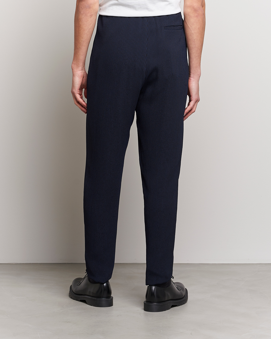 Uomini | Pantaloni | Giorgio Armani | Pleated Seersucker Pants Navy