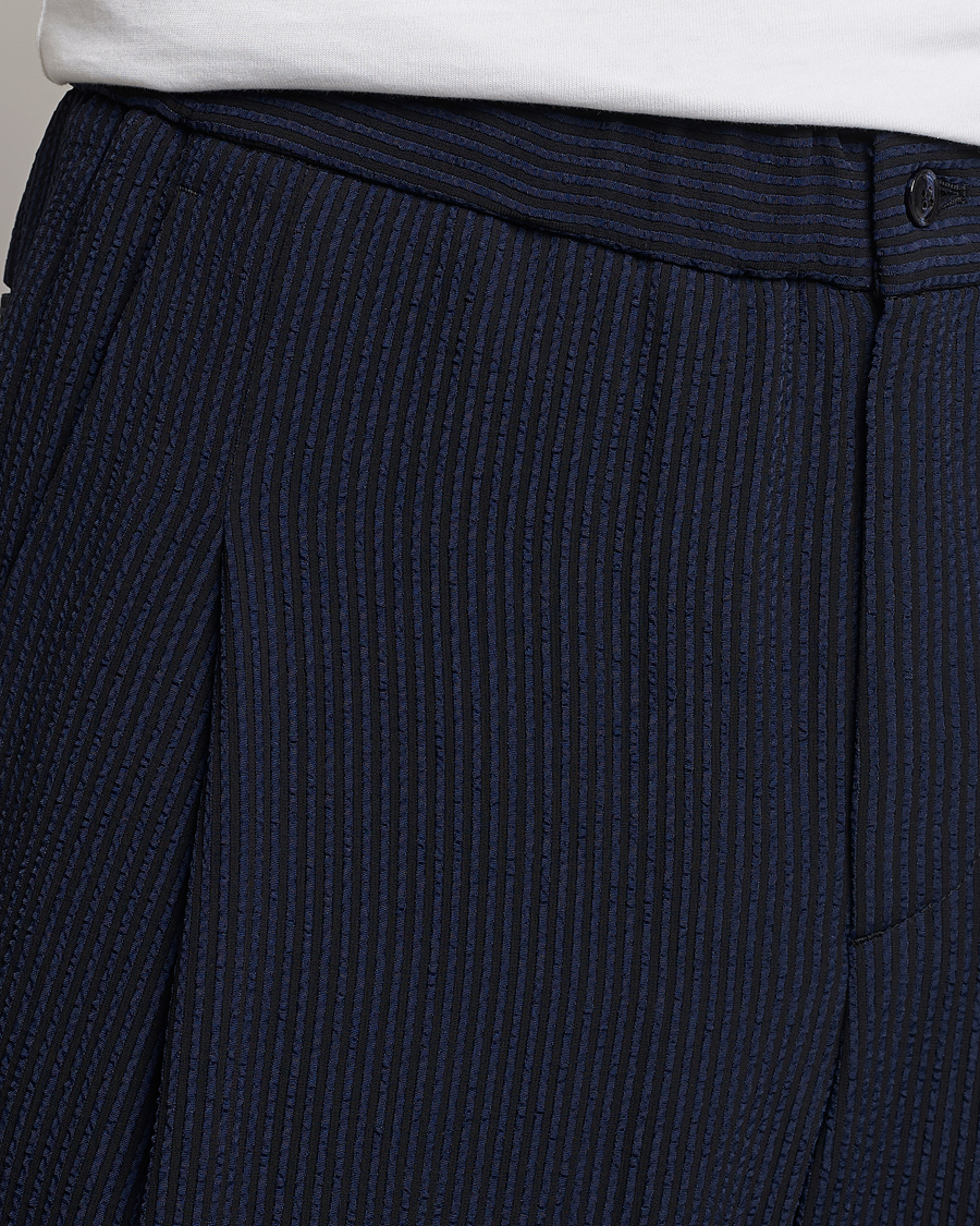 Uomini | Pantaloni | Giorgio Armani | Pleated Seersucker Pants Navy