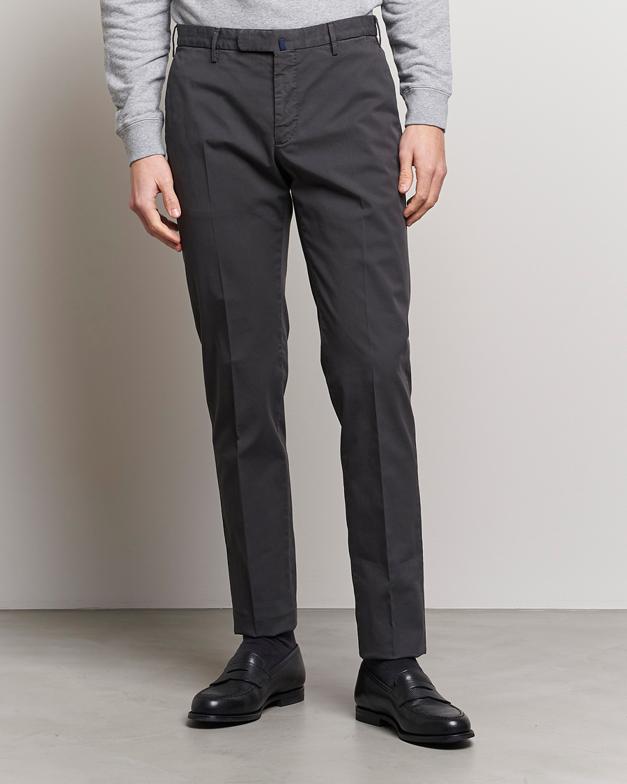 Uomini | Pantaloni | Incotex | Slim Fit Comfort Chinos Charcoal