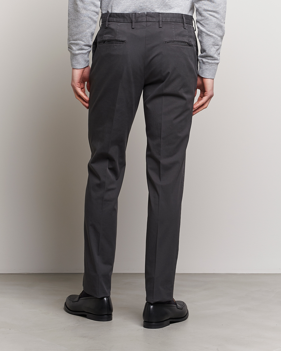 Uomini | Pantaloni | Incotex | Slim Fit Comfort Chinos Charcoal