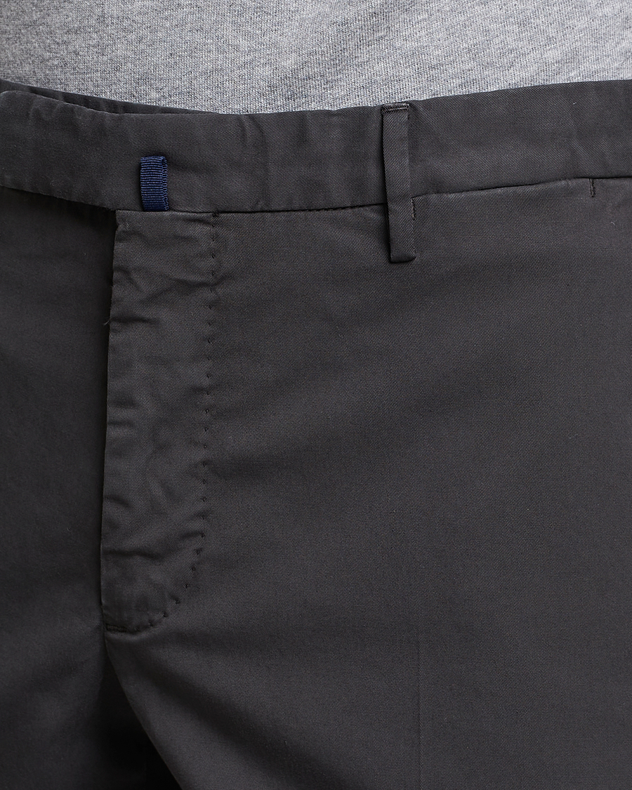 Uomini | Pantaloni | Incotex | Slim Fit Comfort Chinos Charcoal