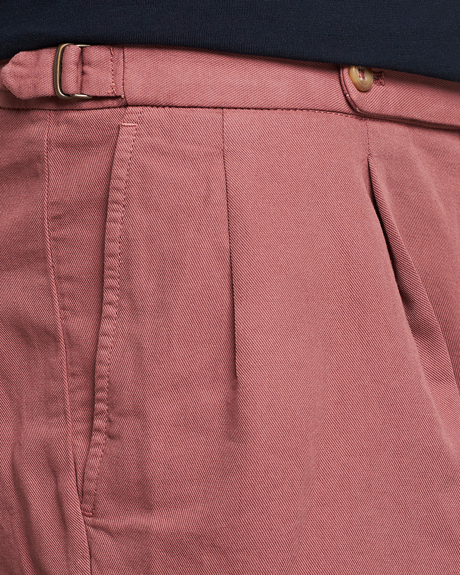 Uomini | Pantaloncini | Incotex | Pleated Chinolino Shorts Brick