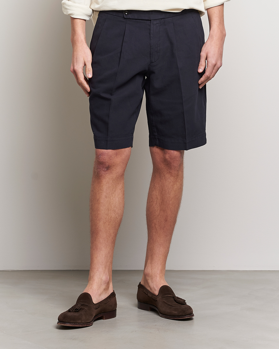 Uomini | Pantaloncini | Incotex | Pleated Chinolino Shorts Navy