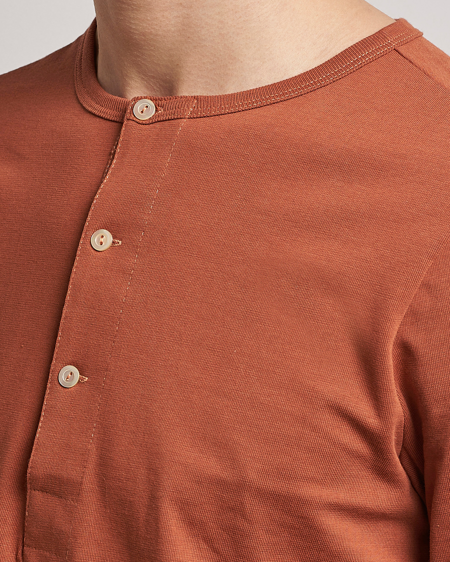 Uomini | Maglieria | Merz b. Schwanen | Classic Organic Cotton Henley Sweater Sierra Red