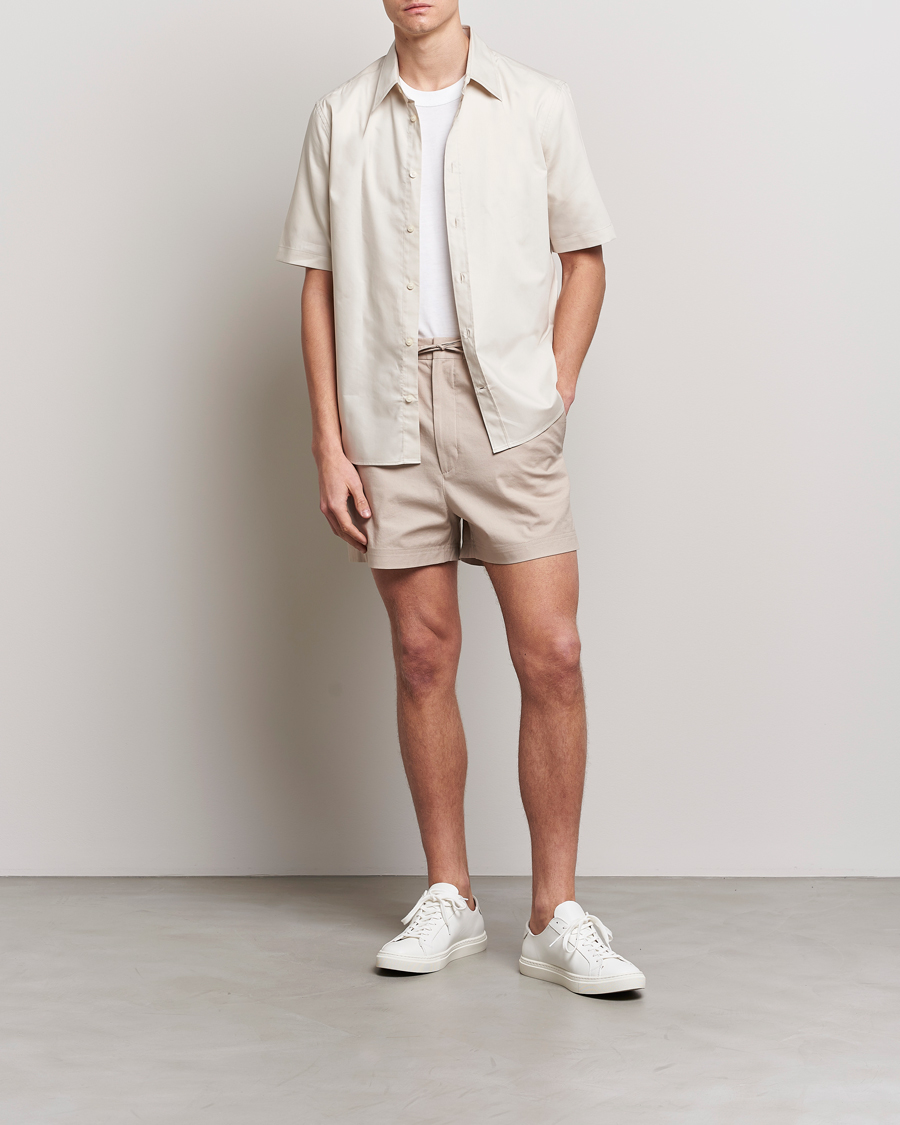 Uomini | Pantaloncini | Tiger of Sweden | Birch Linen Shorts Cream Sand