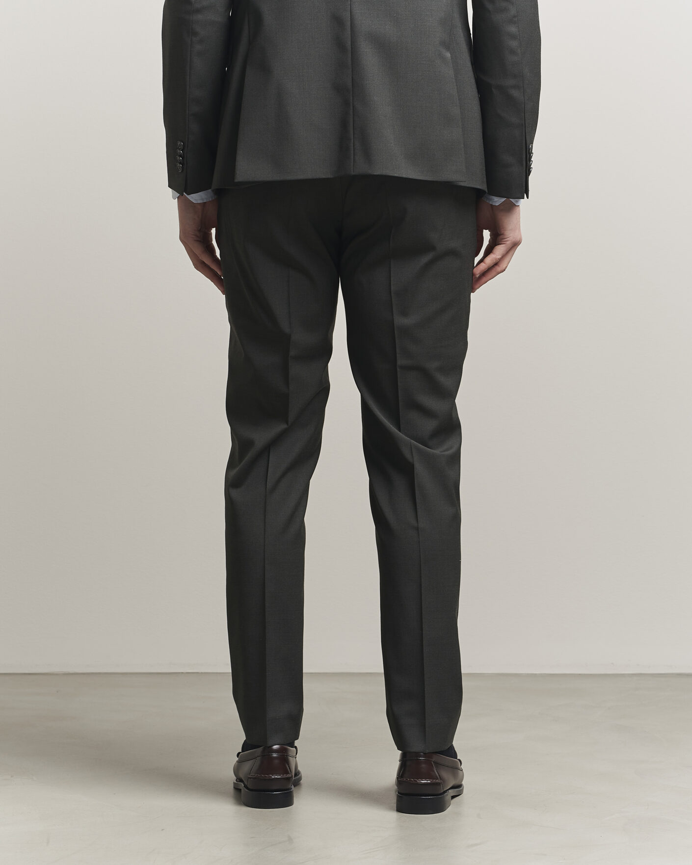 Uomini | Pantaloni | Tiger of Sweden | Tenuta Wool Travel Suit Trousers Olive Extreme