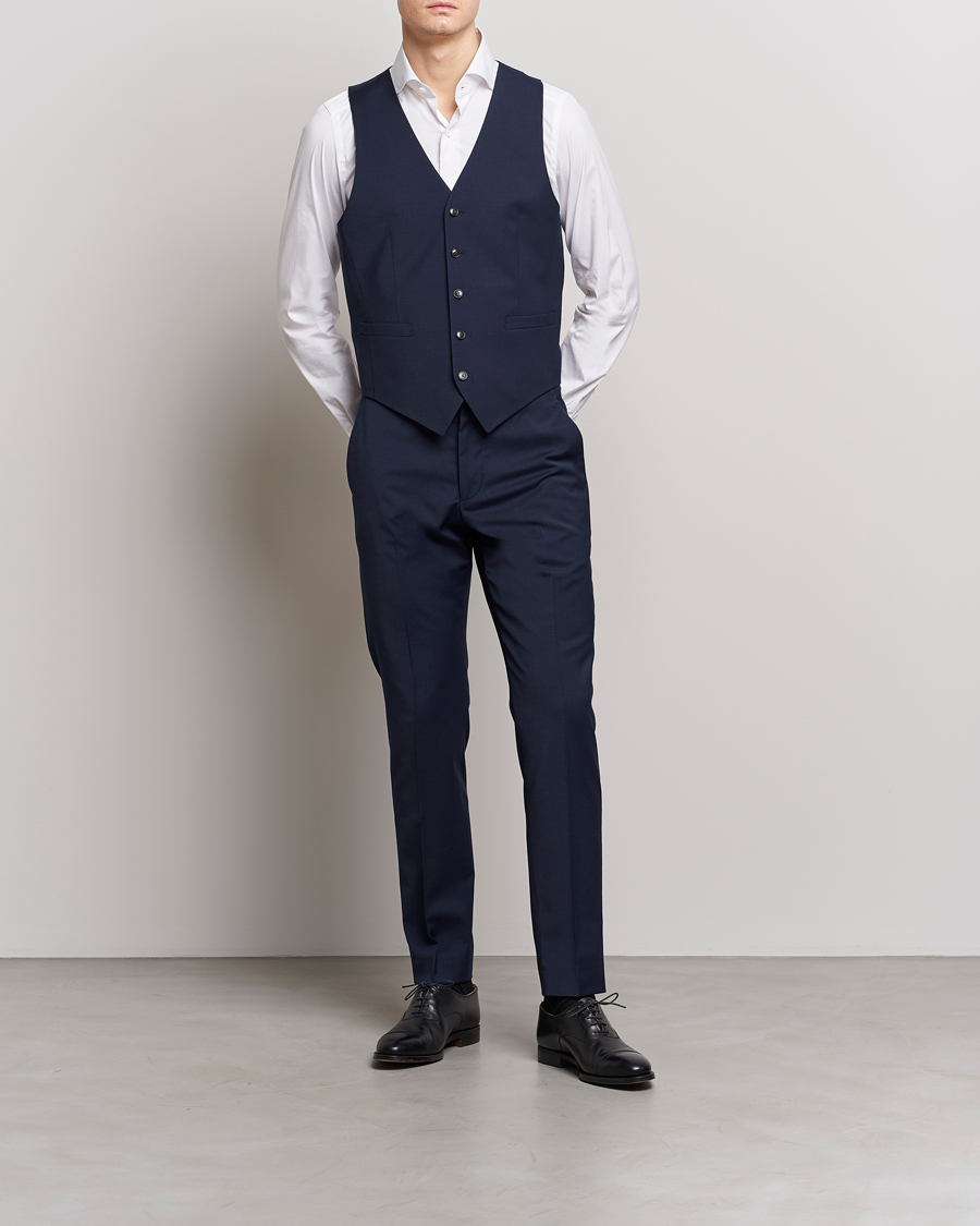 Uomini | Blazers | Tiger of Sweden | Wayde Wool Travel Waistcoat Royal Blue