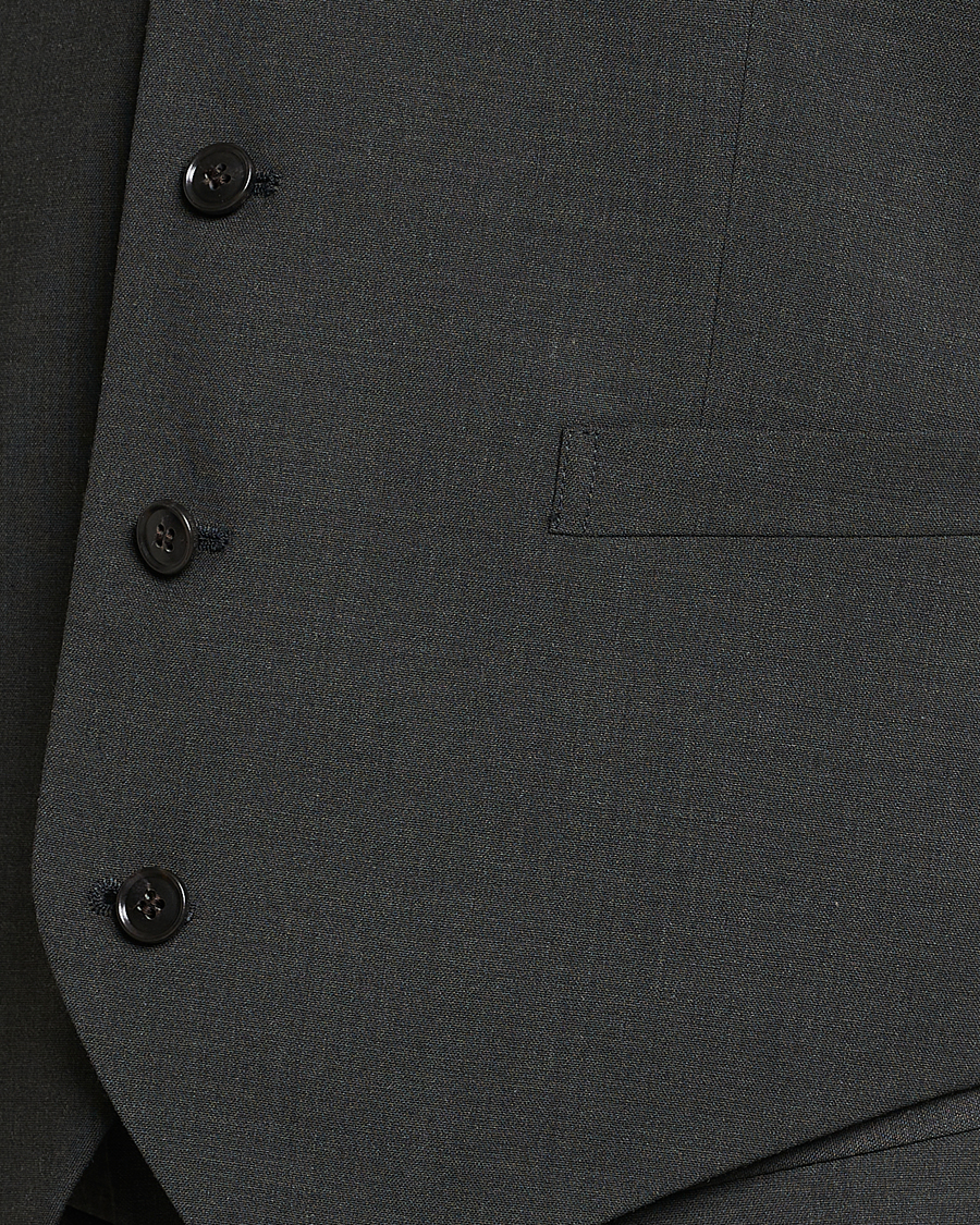 Uomini | Gilet | Tiger of Sweden | Wayde Wool Travel Waistcoat Olive Extreme