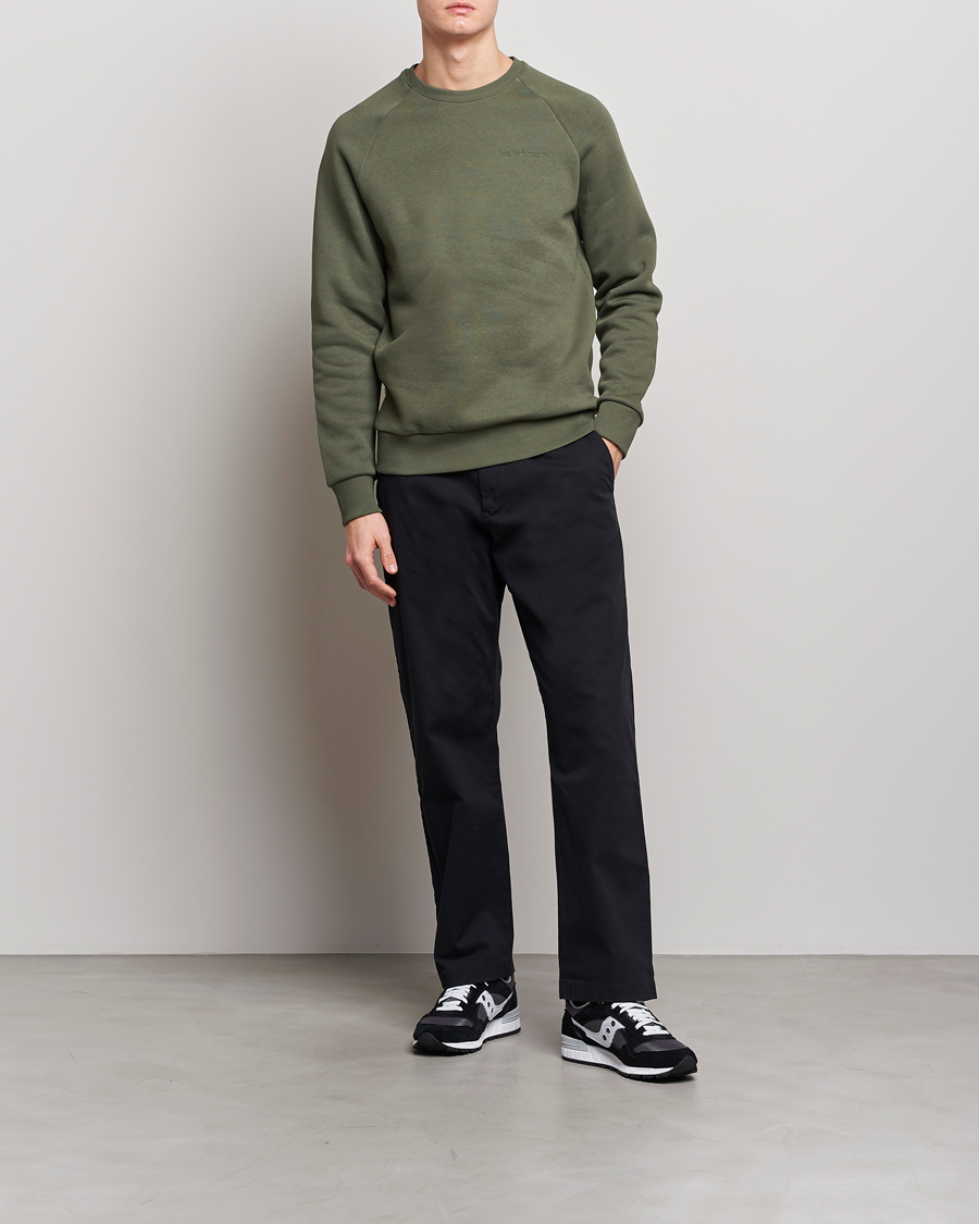 Uomini | Maglieria | Peak Performance | Original Small Logo Crew Neck Sweatshirt Pine Needle