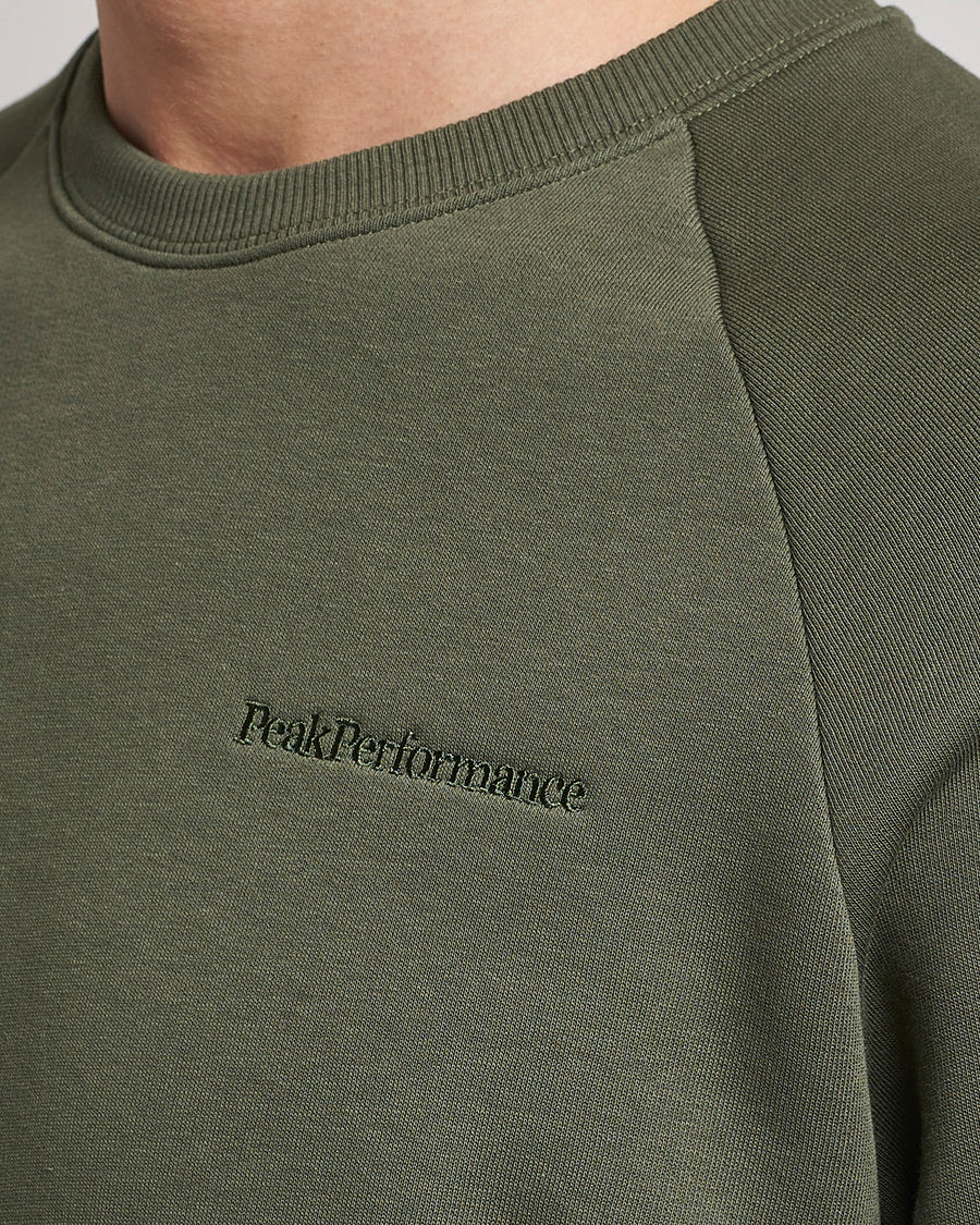 Uomini | Maglieria | Peak Performance | Original Small Logo Crew Neck Sweatshirt Pine Needle