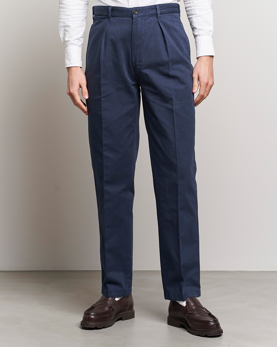 Uomini | Pantaloni | Drake's | Cotton Herringbone One Pleat Chino Navy