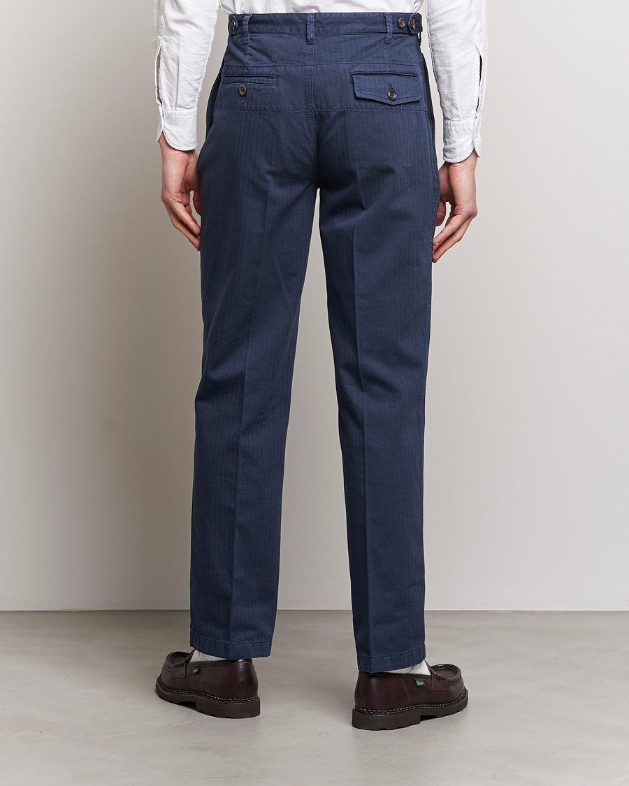 Uomini | Pantaloni | Drake's | Cotton Herringbone One Pleat Chino Navy