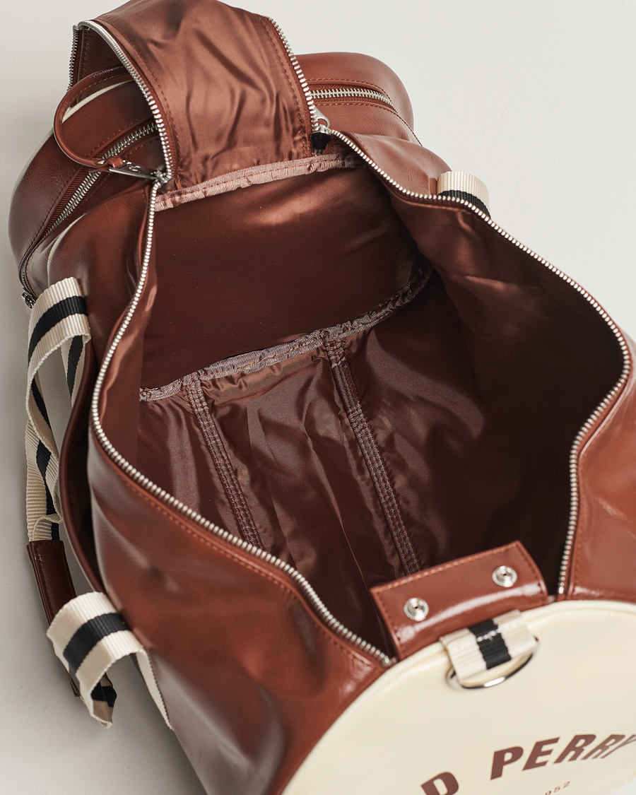 Uomini | Fred Perry Classic Barrel Bag Tan | Fred Perry | Classic Barrel Bag Tan