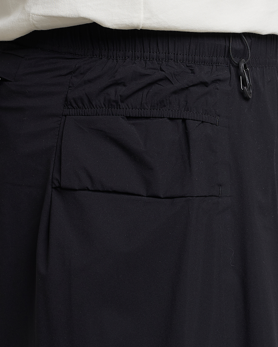 Uomini | Pantaloncini | Satisfy | Justice 10 Inch Trail Shorts Black