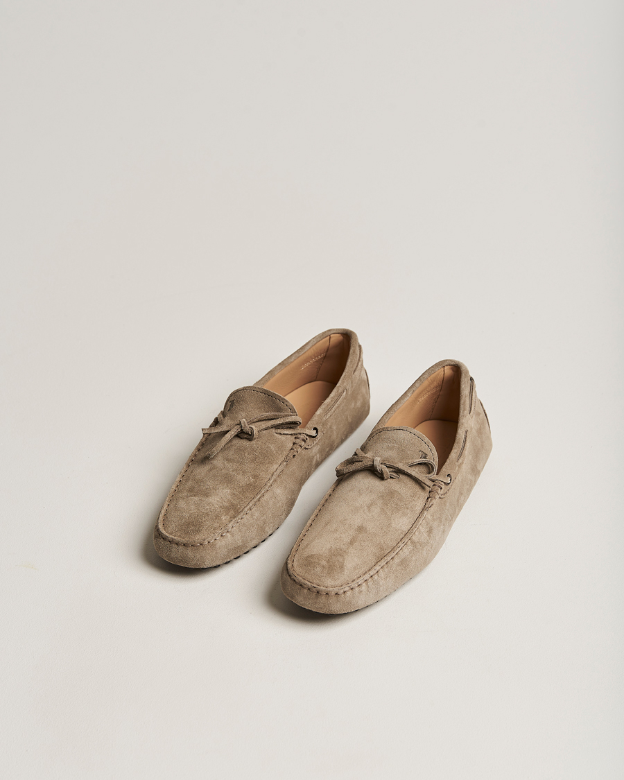 Uomini | Tod's Laccetto Gommino Carshoe Taupe Suede | Tod's | Laccetto Gommino Carshoe Taupe Suede