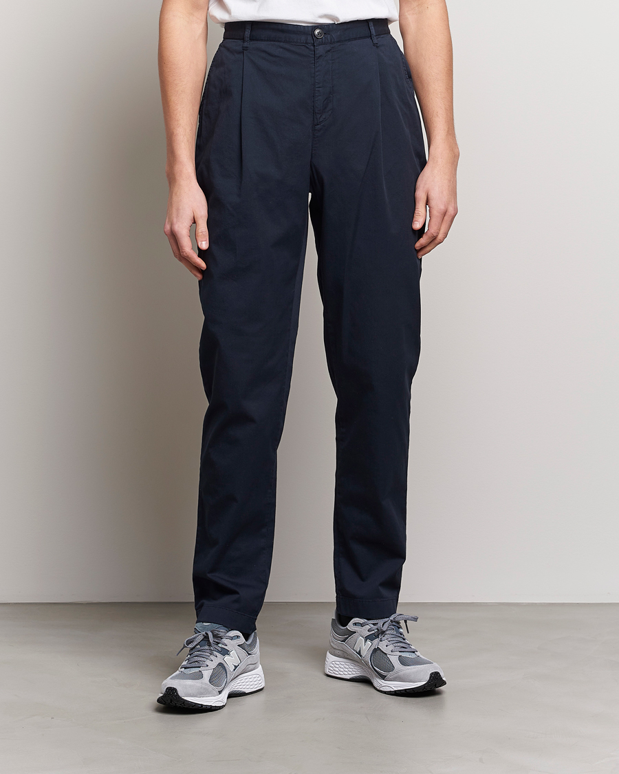 Uomini | Pantaloni | Sunspel | Pleated Stretch Cotton Twill Chino Navy