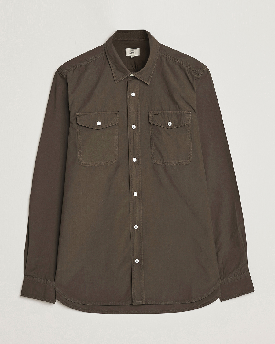Uomini | Camicie | Woolrich | Poplin Garment Dyed Pocket Shirt Dark Green