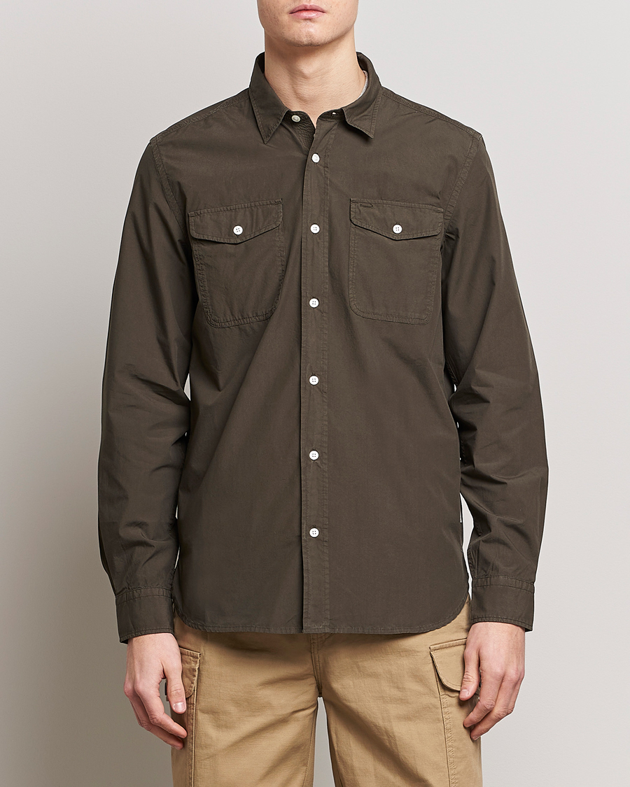 Uomini | Camicie | Woolrich | Poplin Garment Dyed Pocket Shirt Dark Green
