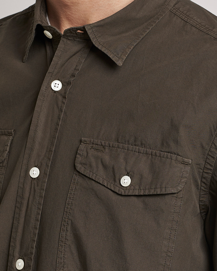 Uomini | Camicie | Woolrich | Poplin Garment Dyed Pocket Shirt Dark Green