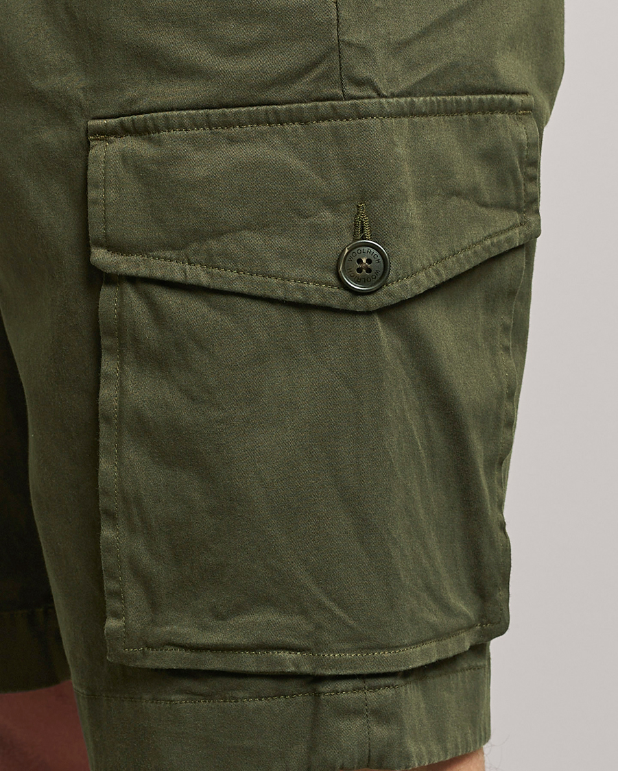 Uomini | Pantaloncini | Woolrich | Classic Cargo Shorts Dark Green