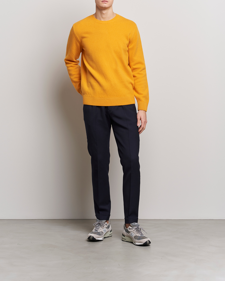 Uomini | Maglieria | Colorful Standard | Classic Merino Wool Crew Neck Burned Yellow