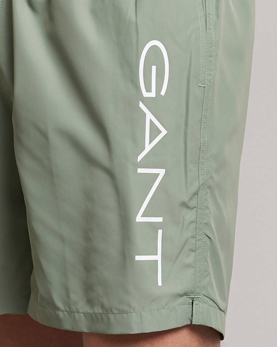 Uomini | Costumi da bagno | GANT | Lightweight Logo Swimshorts Calamata Green