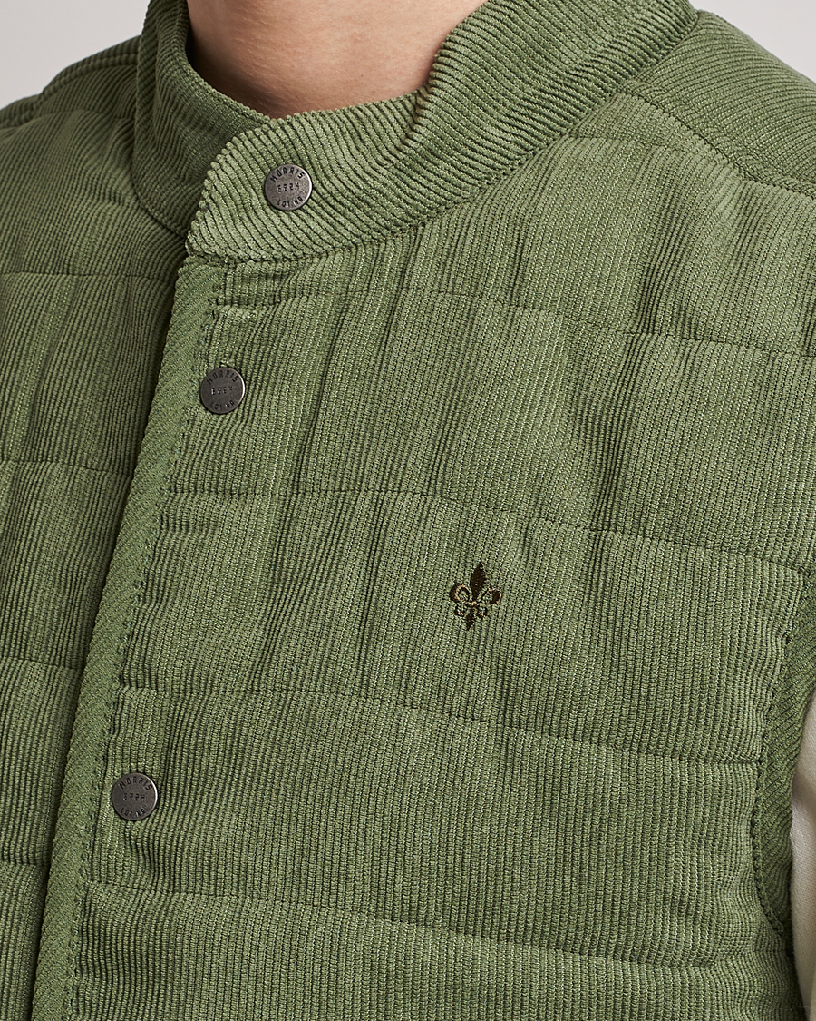 Uomini | Gilet | Morris | Woburn Baby Cord Vest Sage Green