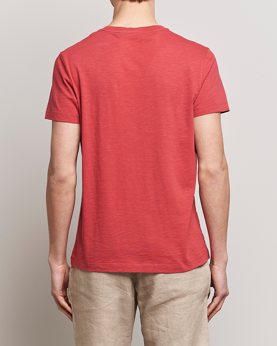 Uomini | T-shirt | Morris | Lily Slub Pocket Crew Neck Tee Red