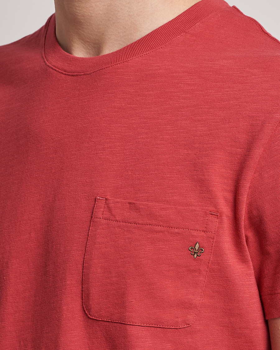 Uomini | T-shirt | Morris | Lily Slub Pocket Crew Neck Tee Red