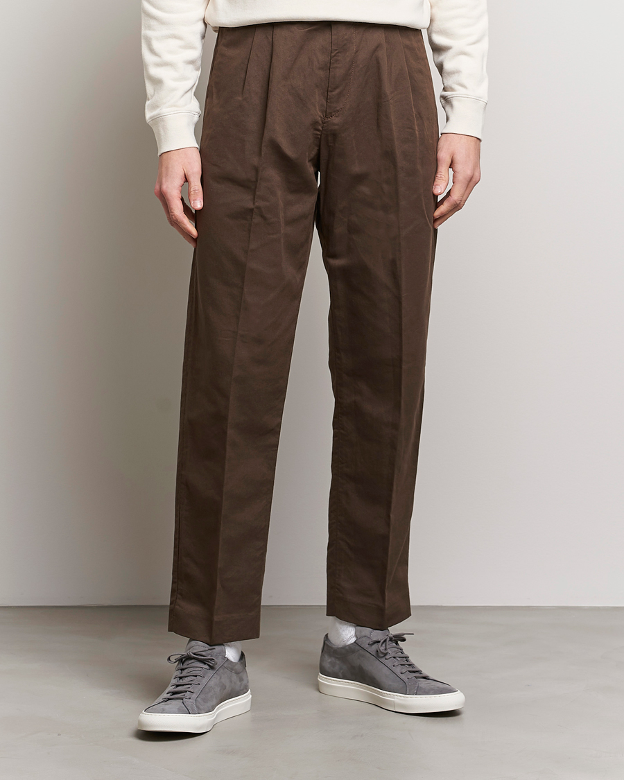 Uomini | Pantaloni | NN07 | Fritz Pleated Trousers Brown