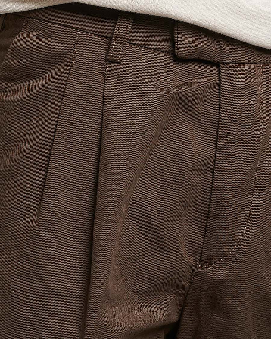 Uomini | Pantaloni | NN07 | Fritz Pleated Trousers Brown