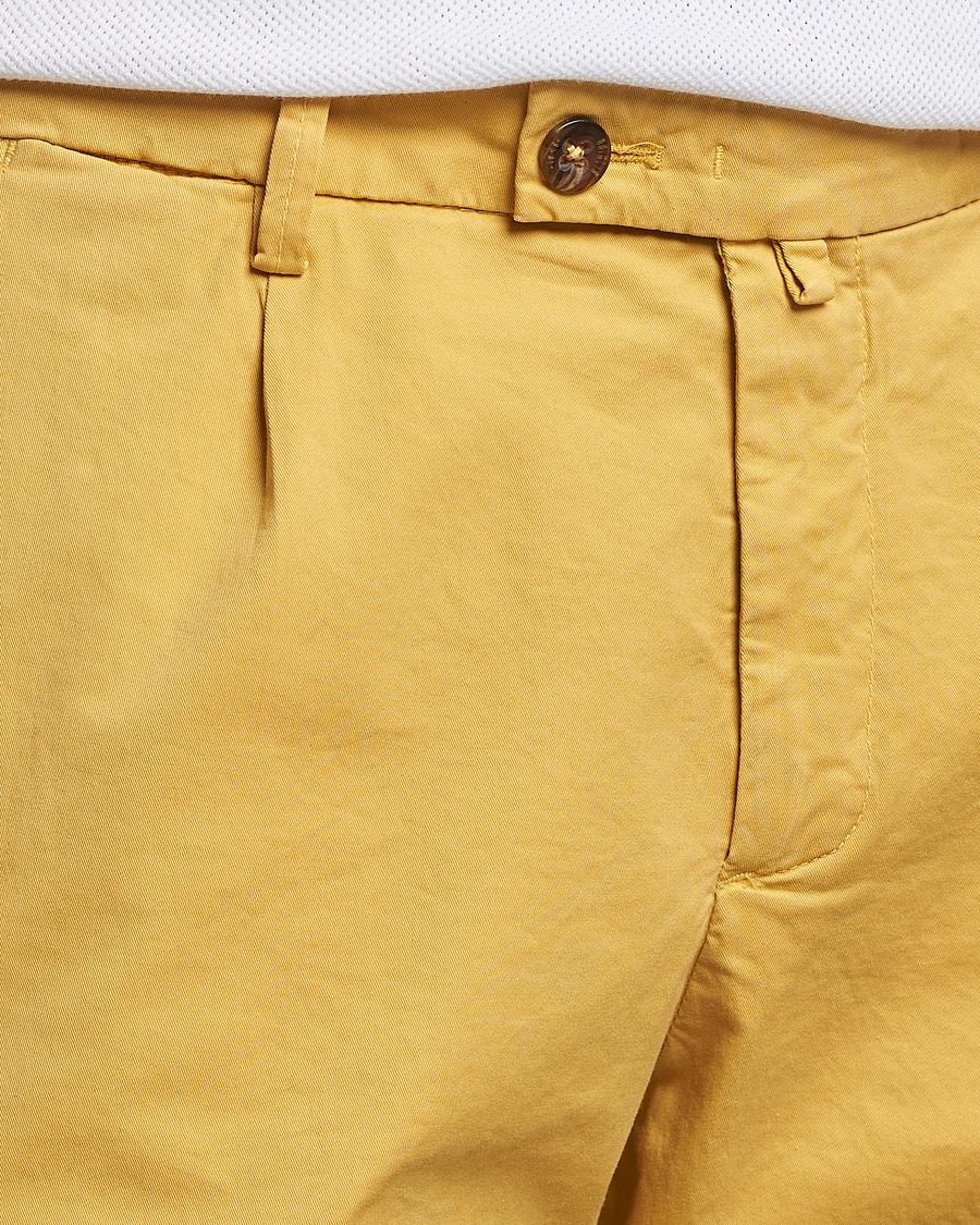 Uomini | Pantaloncini | Briglia 1949 | Pleated Cotton Shorts Yellow