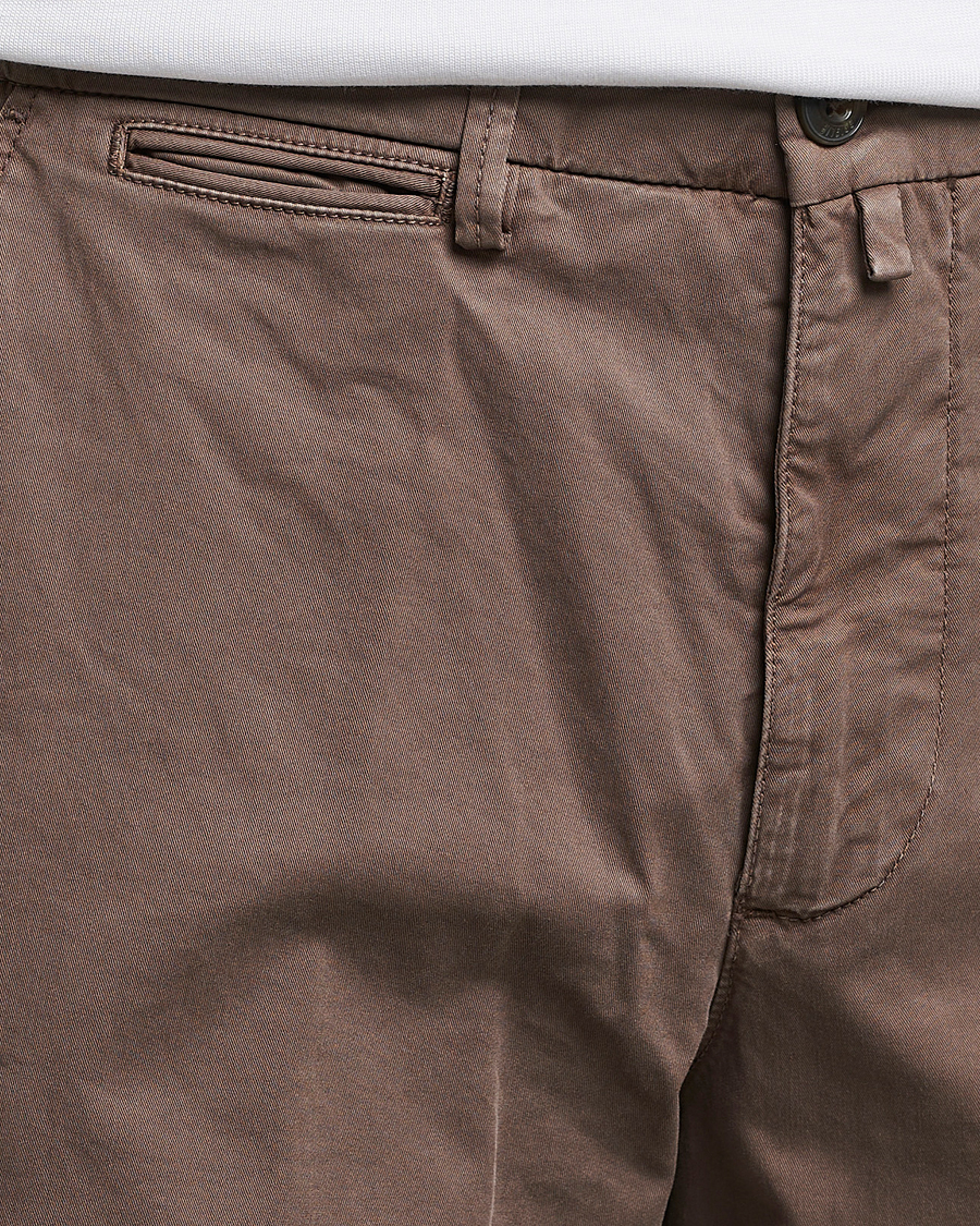 Uomini | Pantaloni | Briglia 1949 | Tapered Fit Cotton Twill Stretch Chinos Brown