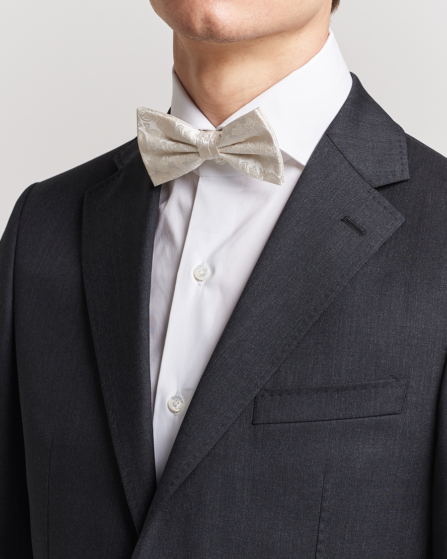 Uomini | Amanda Christensen Tonal Paisley Pre Tie Silk Cream | Amanda Christensen | Tonal Paisley Pre Tie Silk Cream
