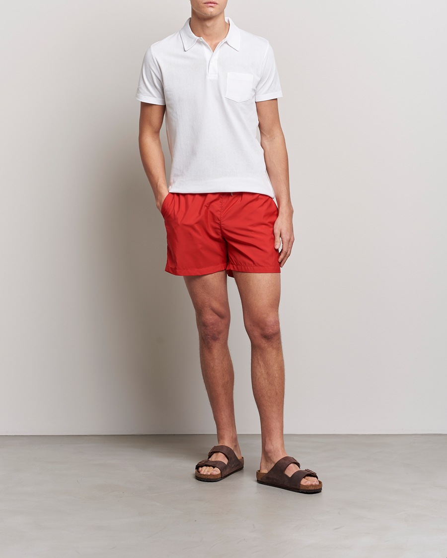 Uomini | Costumi da bagno | The Resort Co | Classic Swimshorts Ruby Red