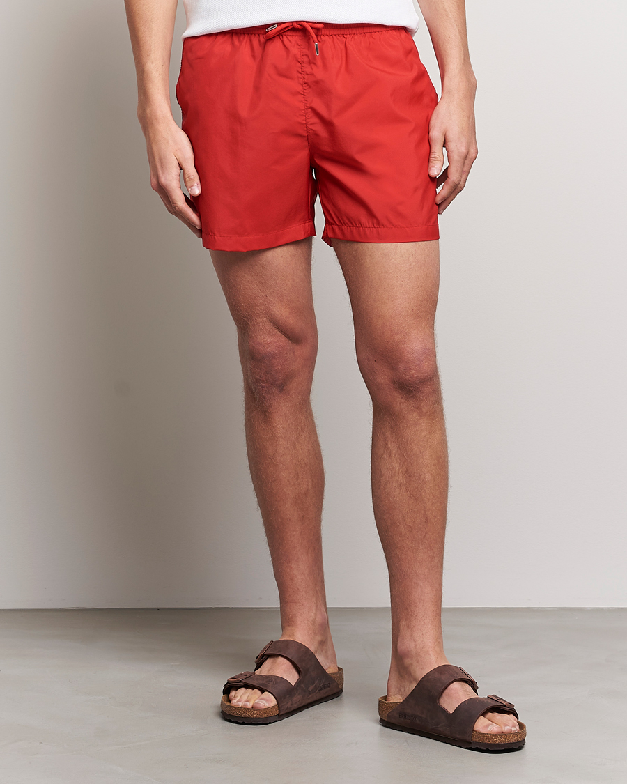 Uomini | Costumi da bagno | The Resort Co | Classic Swimshorts Ruby Red