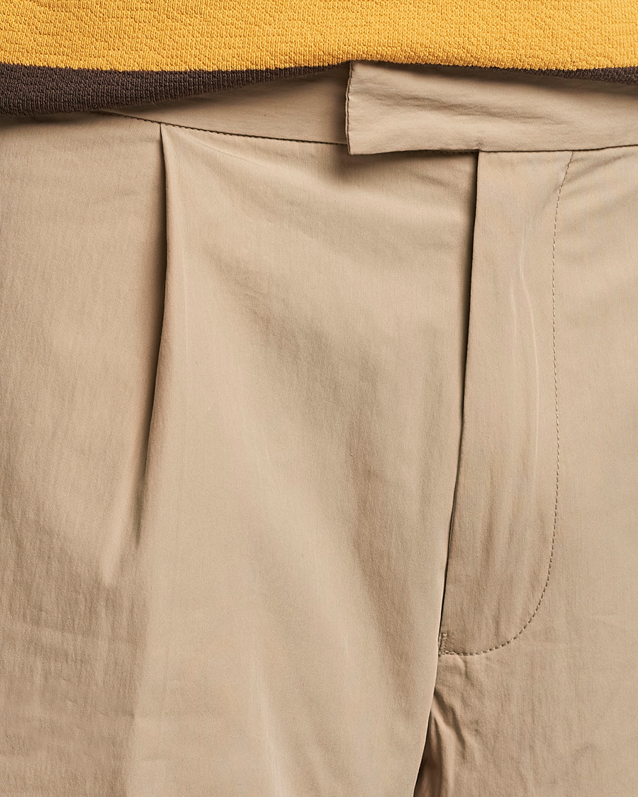 Uomini | Pantaloni | BEAMS PLUS | Comfort Cloth Travel Trousers Beige
