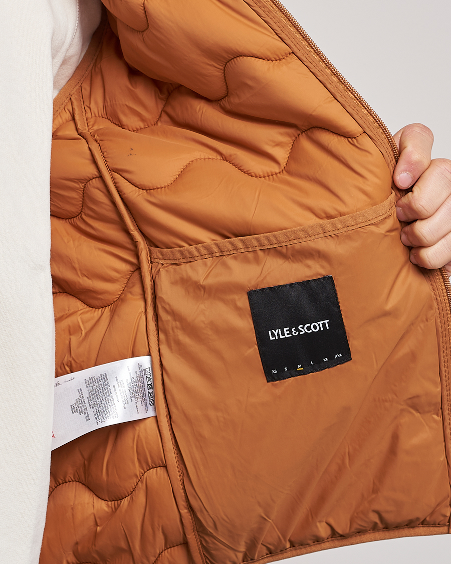 Uomini | Gilet | Lyle & Scott | Crest Quilted Gilet Vest Salt Burne