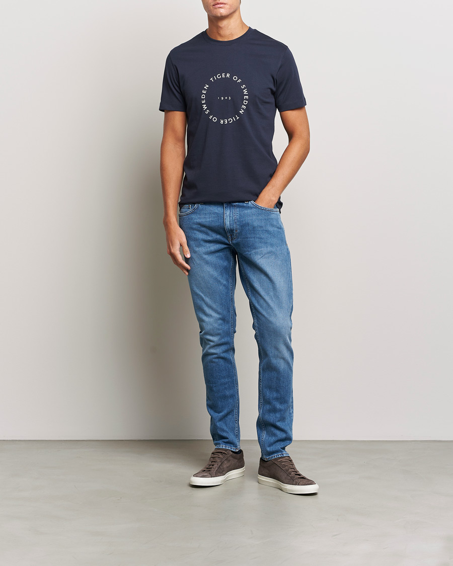 Uomini | T-shirt | Tiger of Sweden | Dillan Crew Neck Logo T-Shirt Light Ink